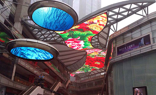创意LED异形天幕点亮郑州汇艺时代广场