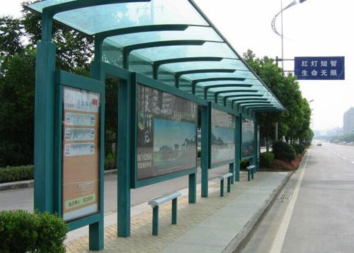 公交车候车亭灯箱广告玻璃用哪种好？