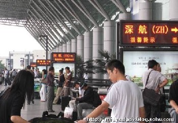 深圳和广州机场广告牌