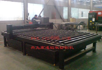 中国杰克数控铝板雕刻切割机