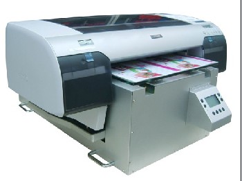 优惠卡彩绘机,平板上色机,特印设备需要一台电脑做图+一台彩印设备+一个工人就可以完成彩印产品